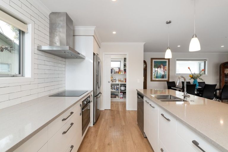 Photo of property in 1037 Papamoa Beach Road, Papamoa Beach, Papamoa, 3118