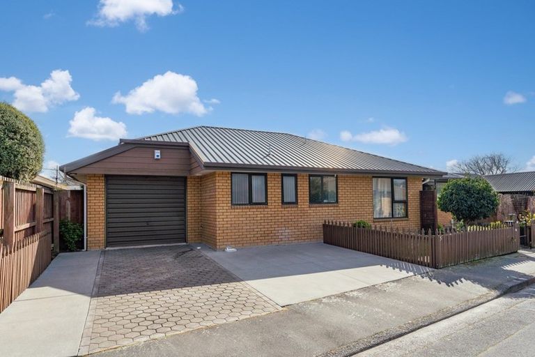 Photo of property in 1/5 Tuscany Place, Beckenham, Christchurch, 8023