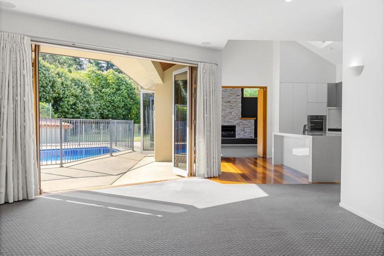 Photo of property in 5 Cameron Drive, Acacia Bay, Taupo, 3385