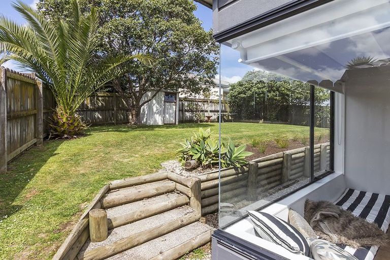 Photo of property in 62 Golfland Drive, Golflands, Auckland, 2013