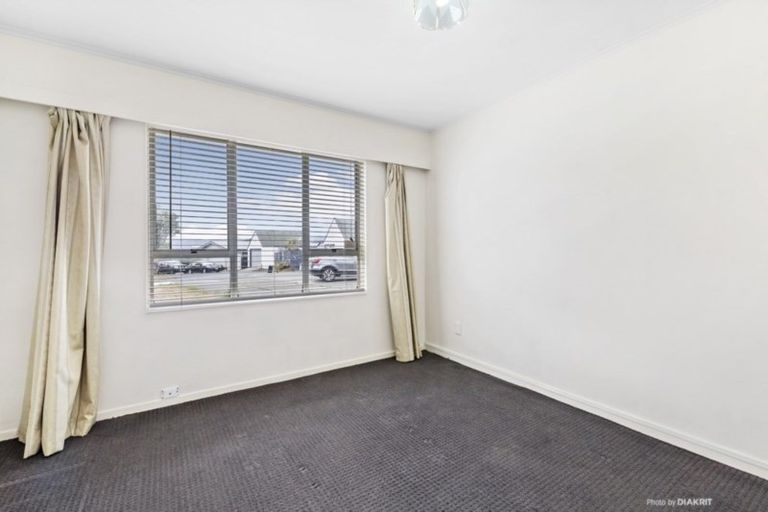 Photo of property in 2 Cobar Close, Maupuia, Wellington, 6022