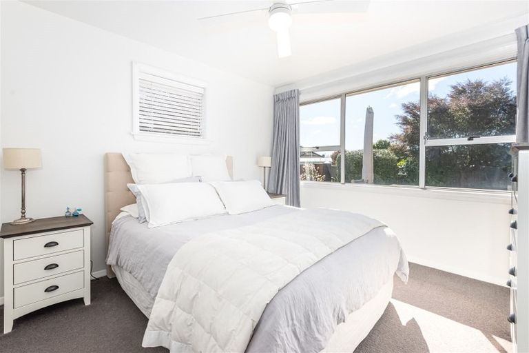 Photo of property in 68 Winters Road, Redwood, Christchurch, 8051