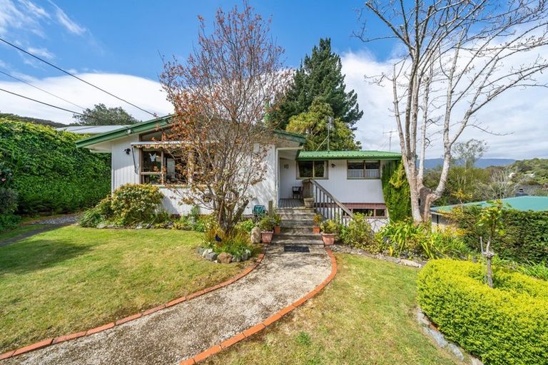 Photo of property in 3 Whangakoko Grove, Birchville, Upper Hutt, 5018