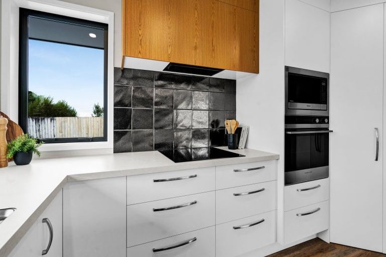 Photo of property in 18d Virginia Place, Whalers Gate, New Plymouth, 4310