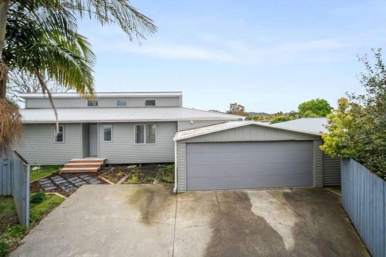 Photo of property in 208 Beach Haven Road, Beach Haven, Auckland, 0626
