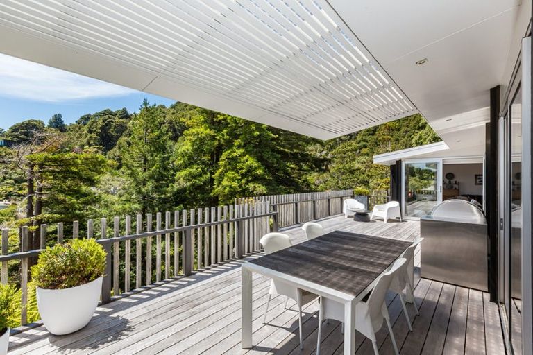 Photo of property in 4 Francis Bell Grove, Lowry Bay, Lower Hutt, 5013