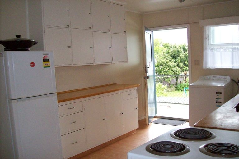 Photo of property in 2/39 Mcparland Street, Ebdentown, Upper Hutt, 5018