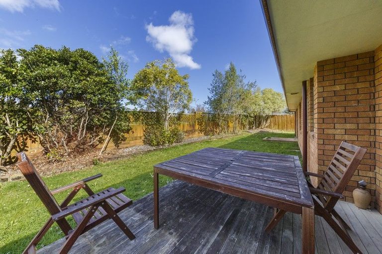 Photo of property in 23 Greenwood Place, Fitzherbert, Palmerston North, 4410