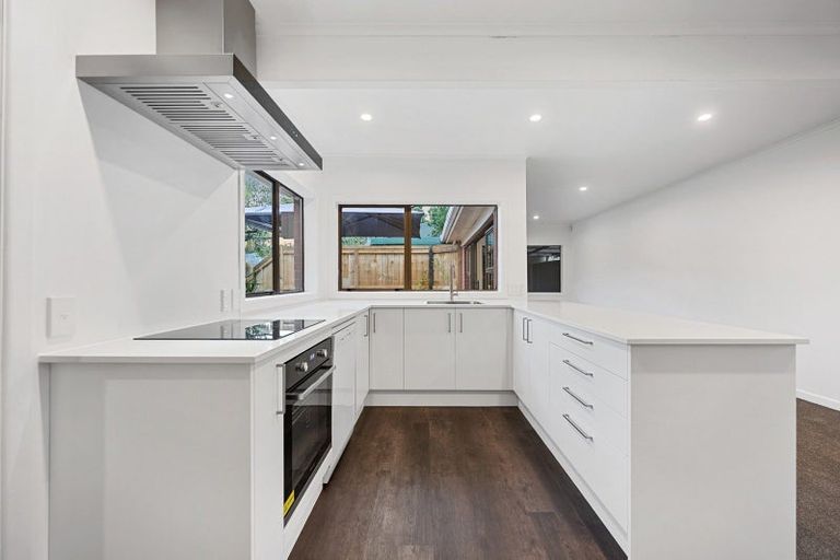 Photo of property in 24 Godley Road, Green Bay, Auckland, 0604