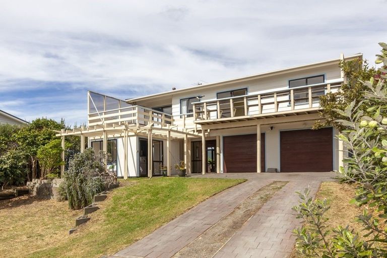 Photo of property in 36 Field Way, Waikanae Beach, Waikanae, 5036