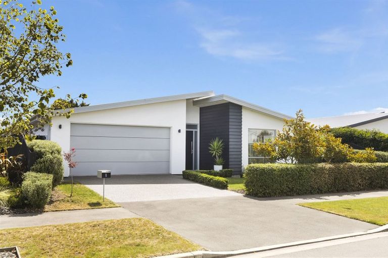 Photo of property in 8 Whitau Place, Marshland, Christchurch, 8083