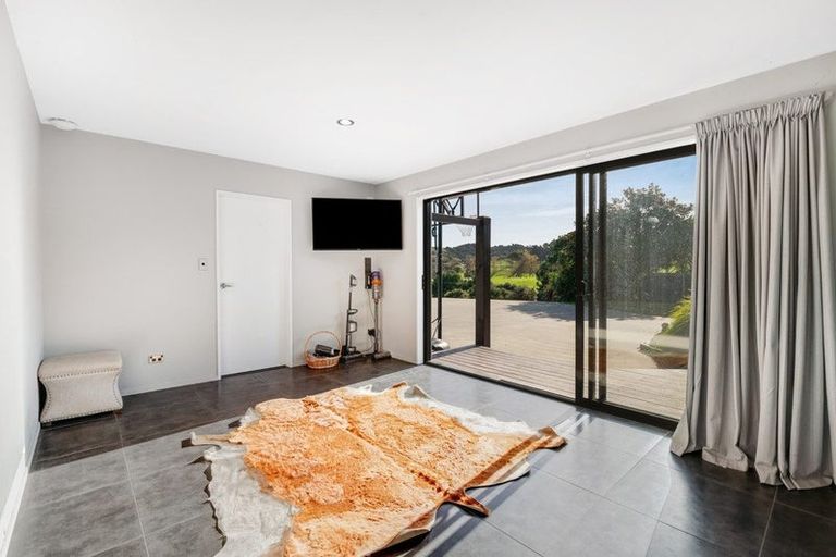 Photo of property in 499 Shelly Beach Road, South Head, Helensville, 0874