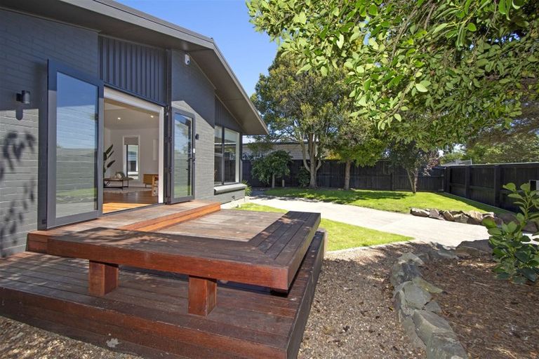 Photo of property in 17 Rossiter Avenue, Redwood, Christchurch, 8051