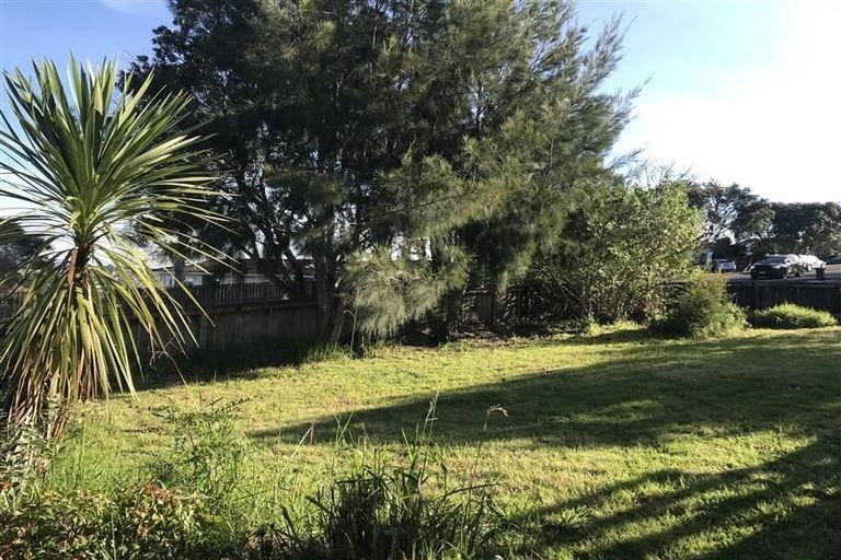 Photo of property in 8 Fitzherbert Avenue, West Harbour, Auckland, 0618