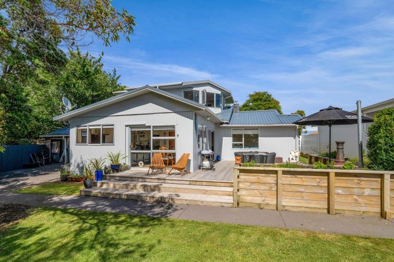 Photo of property in 377 Mangorei Road, Merrilands, New Plymouth, 4312