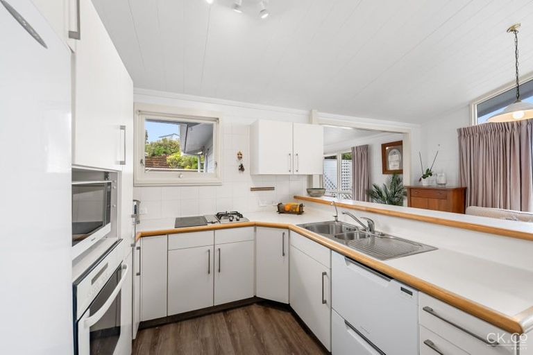 Photo of property in 224 Dowse Drive, Maungaraki, Lower Hutt, 5010