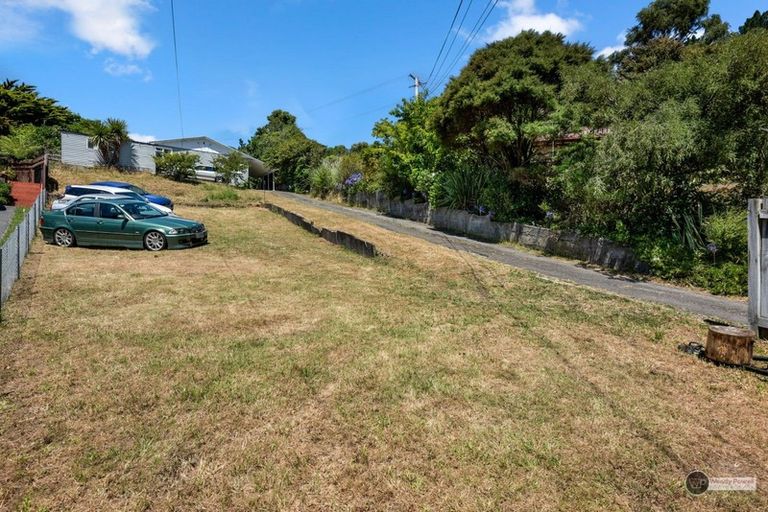 Photo of property in 15 Davis Grove, Wainuiomata, Lower Hutt, 5014