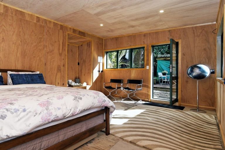 Photo of property in 23 Wood Bay Road, Titirangi, Auckland, 0604