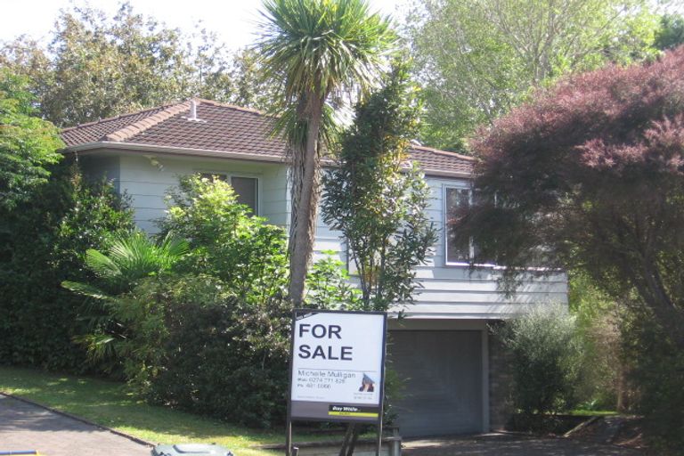 Photo of property in 8 Titiwai Place, Birkenhead, Auckland, 0626