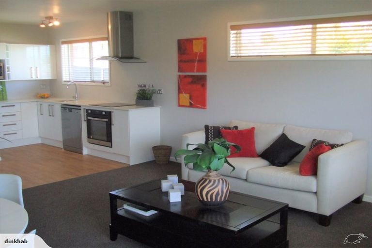 Photo of property in 2/34 Blacklock Avenue, Henderson, Auckland, 0612