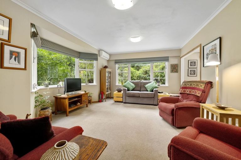 Photo of property in 136 Pinehaven Road, Pinehaven, Upper Hutt, 5019