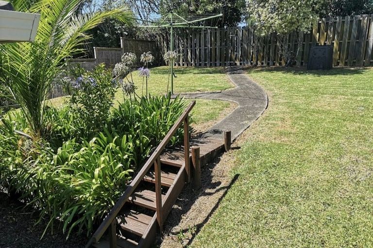 Photo of property in 12 Carl Place, Unsworth Heights, Auckland, 0632