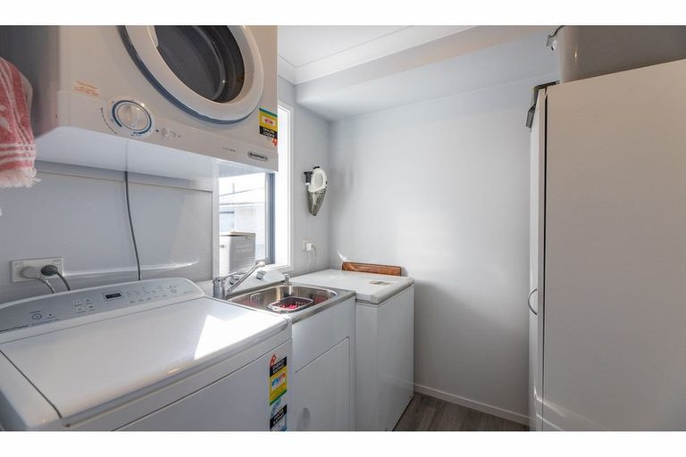 Photo of property in 76 Avondale Road, Avondale, Christchurch, 8061