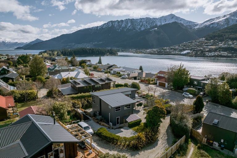 Photo of property in 73 Oregon Drive, Kelvin Heights, Queenstown, 9300