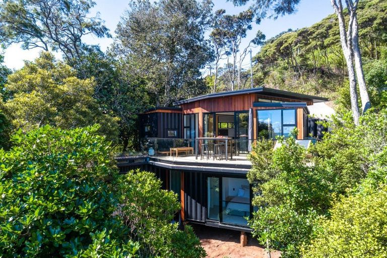 Photo of property in 14 Okoka Road, Omiha, Waiheke Island, 1081