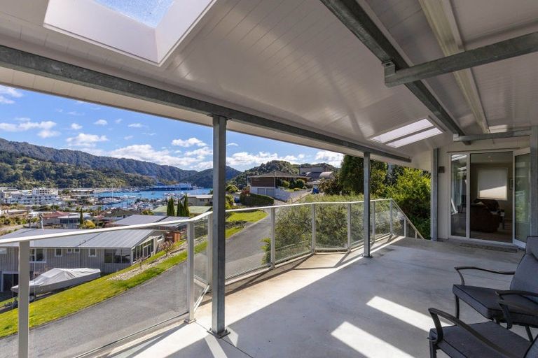 Photo of property in 29 Seaview Crescent, Picton, 7220