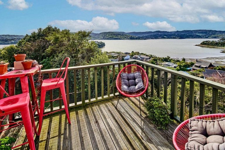 Photo of property in 9 Kenef Road, Paremata, Porirua, 5024