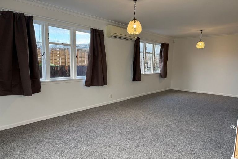Photo of property in 17 Peachgrove Road, Te Atatu Peninsula, Auckland, 0610