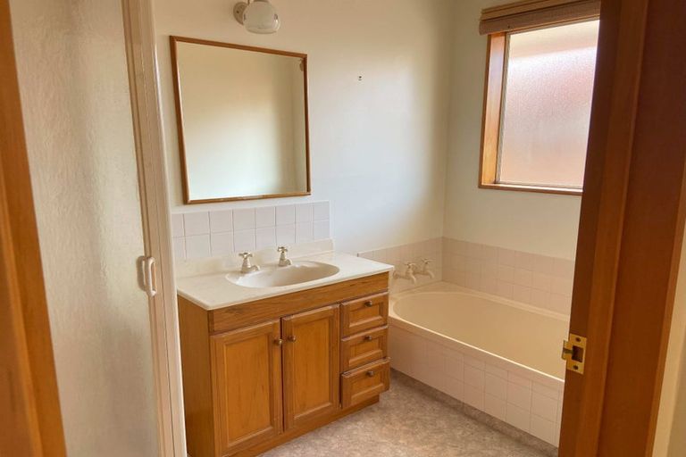 Photo of property in 2/42f Merrin Street, Avonhead, Christchurch, 8042