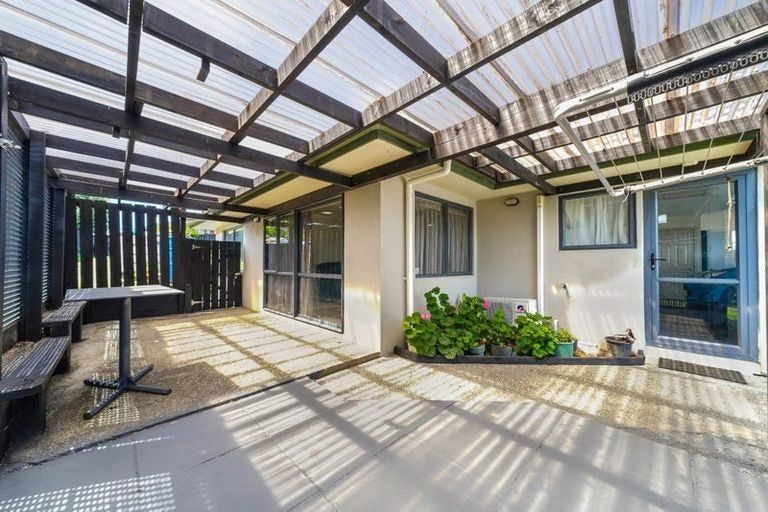 Photo of property in 96 Pitt Avenue, Clendon Park, Auckland, 2103