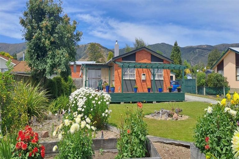 Photo of property in 4 Mill Street, Tapanui, 9522