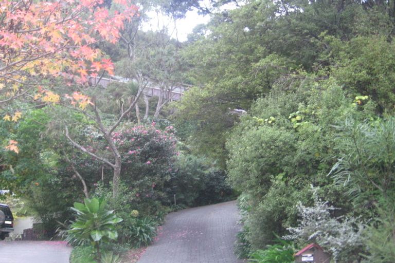 Photo of property in 9 Whiorau Grove, Lowry Bay, Lower Hutt, 5013