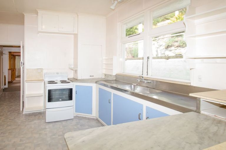 Photo of property in 42 Easther Crescent, Kew, Dunedin, 9012