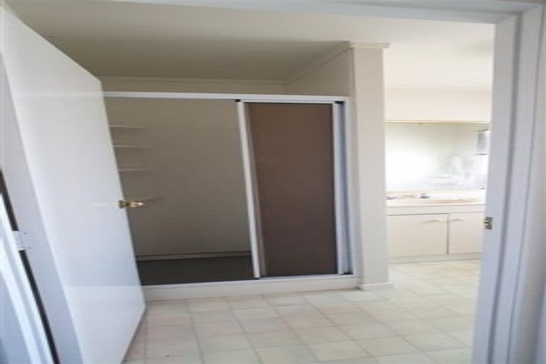 Photo of property in 2/37 Rhinevale Close, Henderson, Auckland, 0612