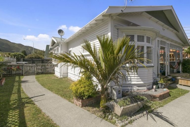 Photo of property in 117 Whites Line East, Waiwhetu, Lower Hutt, 5010