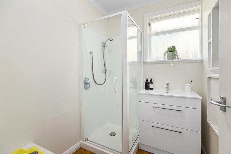 Photo of property in 117 Tauhinu Road, Miramar, Wellington, 6022