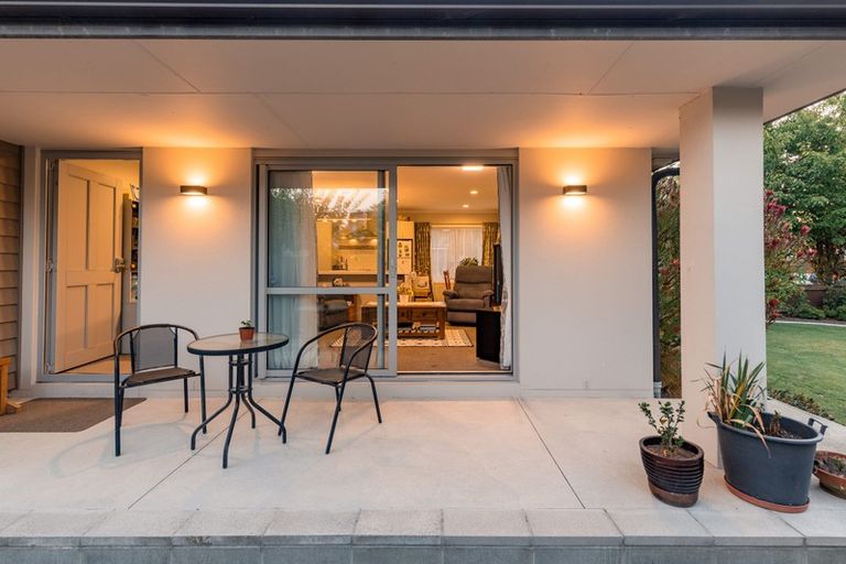 Photo of property in 238 Wainoni Road, Avondale, Christchurch, 8061