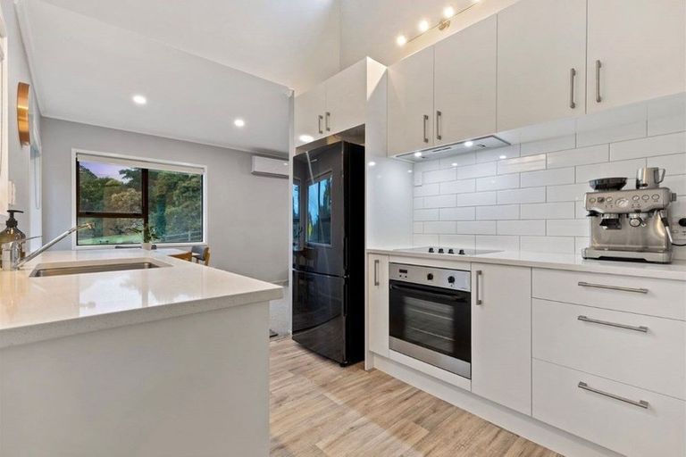 Photo of property in 15a Bridge Avenue, Te Atatu South, Auckland, 0610