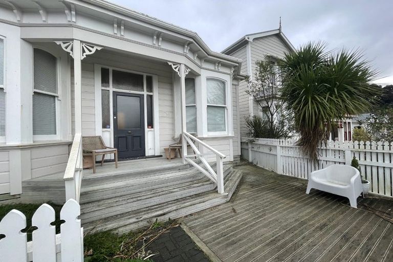 Photo of property in 10 Stanley Street, Berhampore, Wellington, 6023
