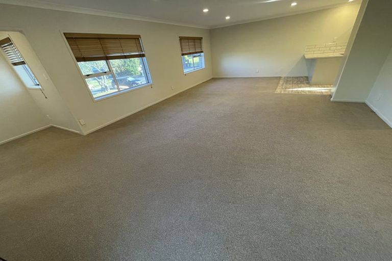 Photo of property in 9 Quibray Place, Botany Downs, Auckland, 2010