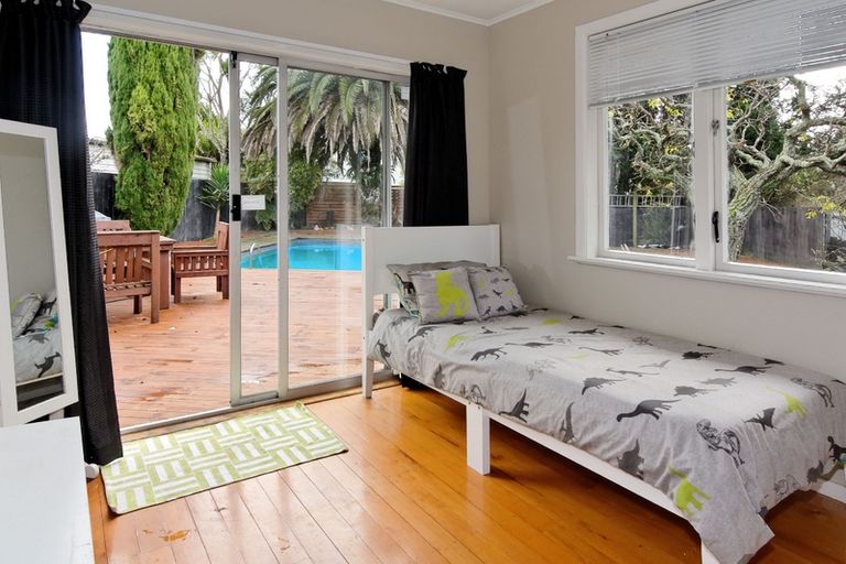 Photo of property in 24 Cutler Street, New Lynn, Auckland, 0600