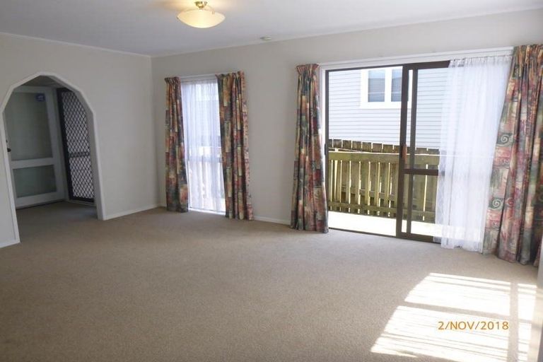 Photo of property in 2 Fitzherbert Avenue, West Harbour, Auckland, 0618