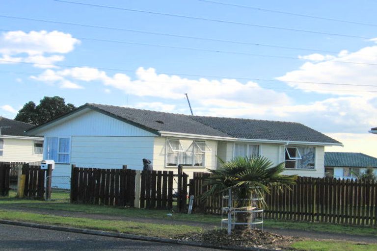 Photo of property in 35 Zelda Avenue, Clover Park, Auckland, 2023