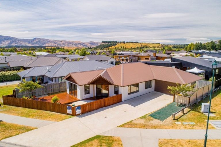 Photo of property in 25 Sherwin Avenue, Albert Town, Wanaka, 9305