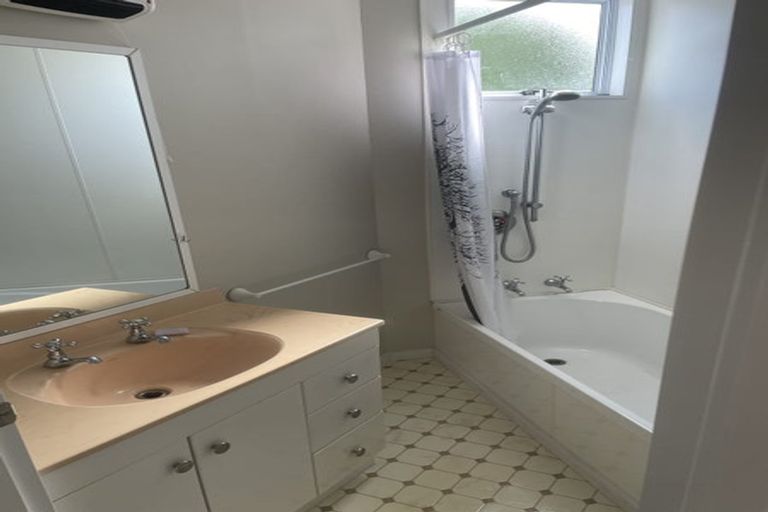 Photo of property in 5 Erskine Close, Island Bay, Wellington, 6023