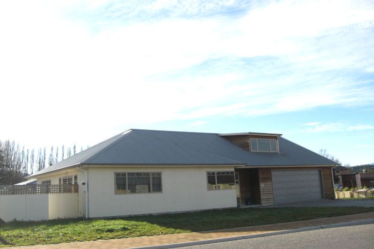 Photo of property in 24 Stonebrook Drive, Wanaka, 9305